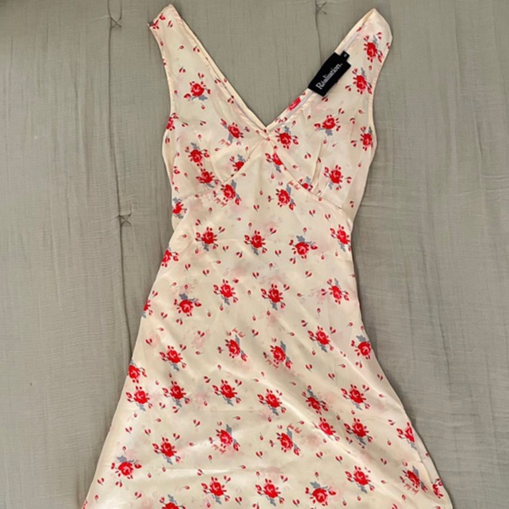 floral silk mini dress 🌹💛